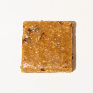 A package of BIG SPOON ROASTERS Cranberry Cashew Snack Bar. The packaging displays cranberries, cashews, and cocoa nibs against a white background, with text indicating it is gluten-free, dairy-free, soy-free, and palm oil-free and weighs 60 grams (2.1 oz).