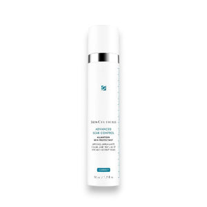 Packaging of SKIN CEUTICALS - ADVANCED SCAR CONTROL. The blue-green box emphasizes the product's capabilities in both smoothing existing scars and preventing new ones. It features a panel that lists drug facts, including active ingredients, usage warnings, and directions for use.