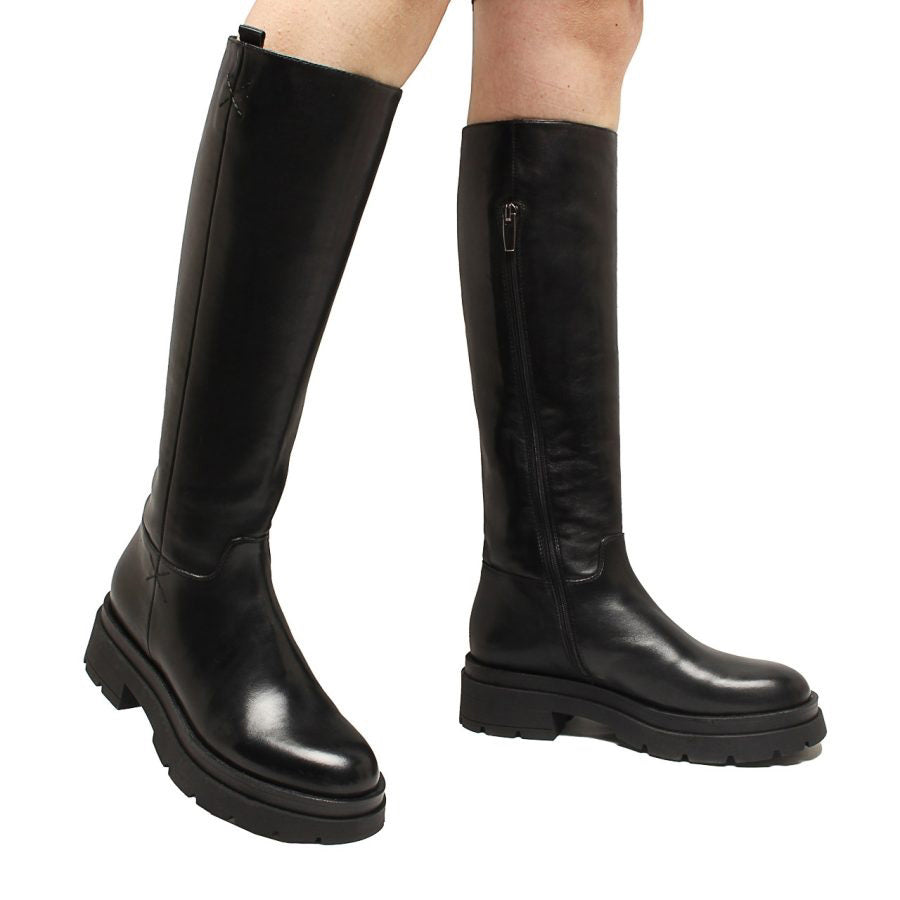 TALL LEATHER BOOT