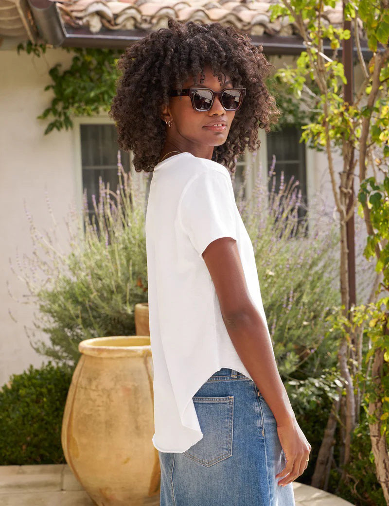 The FRANK AND EILEEN - THEO PERFECT TEE is a plain white vintage short-sleeve tee with a classic crew neck and slightly curved hem.