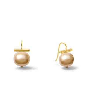 The CC AND CO BY CATHERINE CANINO Medium Pebble Pearl Earrings feature pebble pearls on a 14 karat gold hook with a horizontal bar above each pearl, set against a white background, epitomizing timeless elegance.