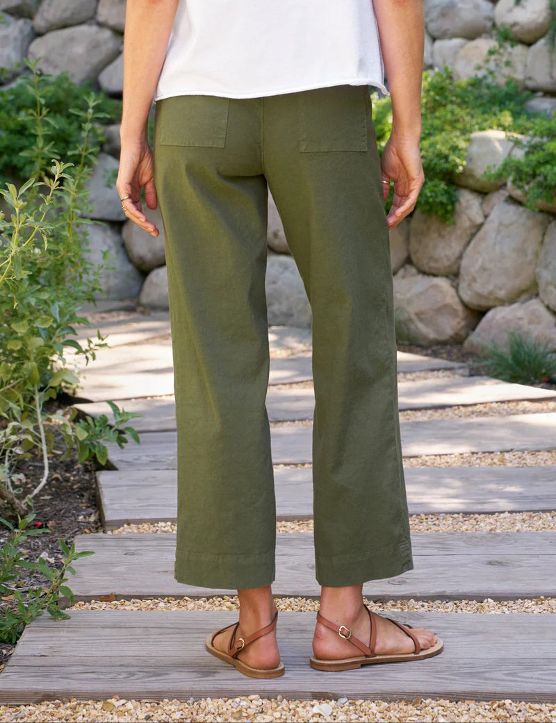 The FRANK &amp; EILEEN Wexford Wide Leg Linen Pant in Hunter Green features Italian Performance Linen, belt loops, and a button closure, shown on a white background.