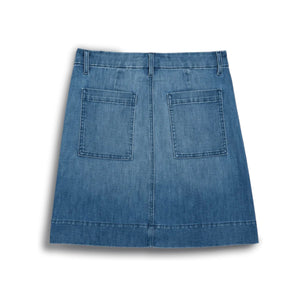 The FRANK & EILEEN Jameson Utility Skirt in Italian Dream Light Denim 1968 Wash is a blue mini skirt with utility pockets, belt loops, and a front zipper closure, shown against a white background.