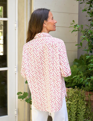 The FRANK & EILEEN Eileen Relaxed Button Up in Tiny Pink Roses embodies California effortless style with flattering button placement, a relaxed fit, and partially rolled long sleeves.