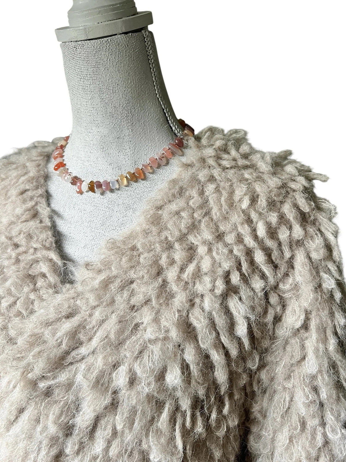 The ANN LIGHTFOOT - Swazi Red Agate Pebble Ras Du Cou Necklace features oval multicolored pink, orange, and light gray stones in a single strand with a sterling silver clasp.