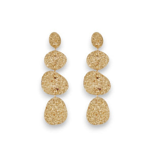 The GAS BIJOUX Eclipse Earrings showcase an exquisite cascading design with irregular shapes. Each earring beautifully connects four fine links, featuring textured ovals that increase in size from top to bottom, creating an elegant vertical flow.