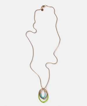 The DIP DYED NECKLACE by MOMONI is a long gold necklace featuring a delicate Venetian chain and interlocking oval pendants at the center. Made in Italy, the pendants showcase a layered look with gold, white, and coral colors. The necklace is displayed flat on a white background.